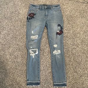 Abercrombie embroidered and distressed skinny jeans (size 27 SHORT)